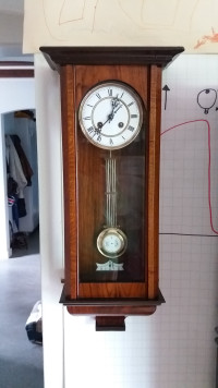 Josefs Uhr (Pendeluhr, Pendule, Stand­uhr & Wand­uhr)